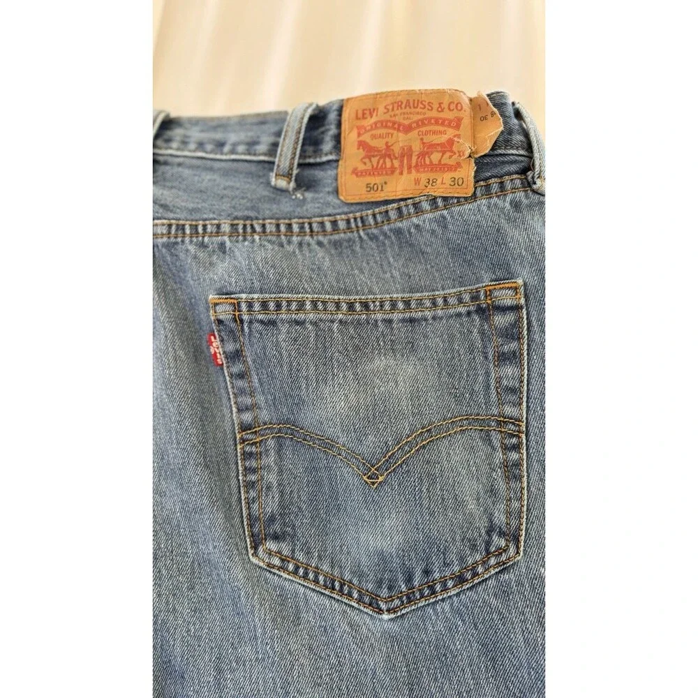 Levi’s 501 Jeans Mens 38x30 Button Fly Straight Leg Medium Wash Classic Denim
